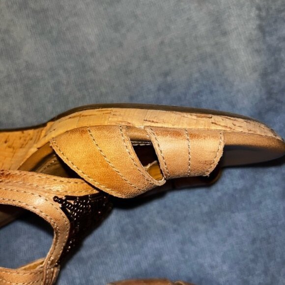 Clarks Beaded Wedge Sandals Straps Heels Summer Arch Support Shoes Womens Size 8 - Picture 10 of 13